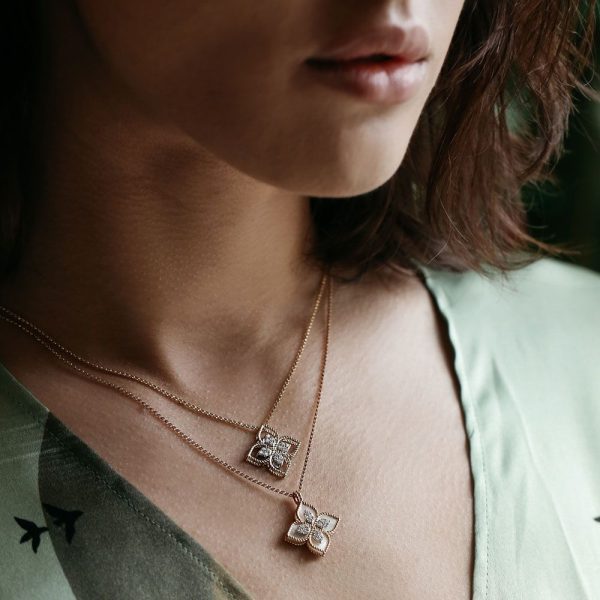 NECKLACE  MOTHER OF PEARL PRINCESS FLOWER